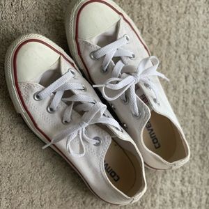 Selling converse shoe